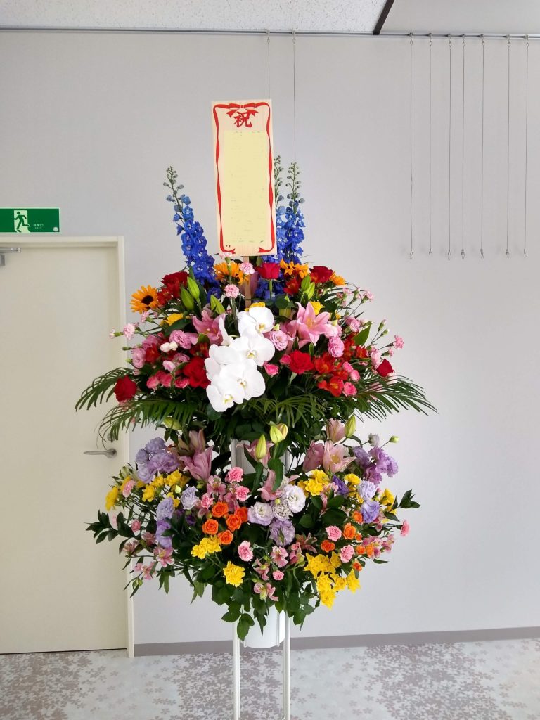 Celebratory flowers 2-tier: 22,000 yen tax included and up