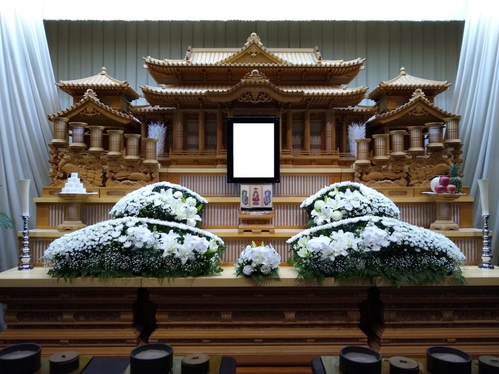 白上がり祭壇の一例