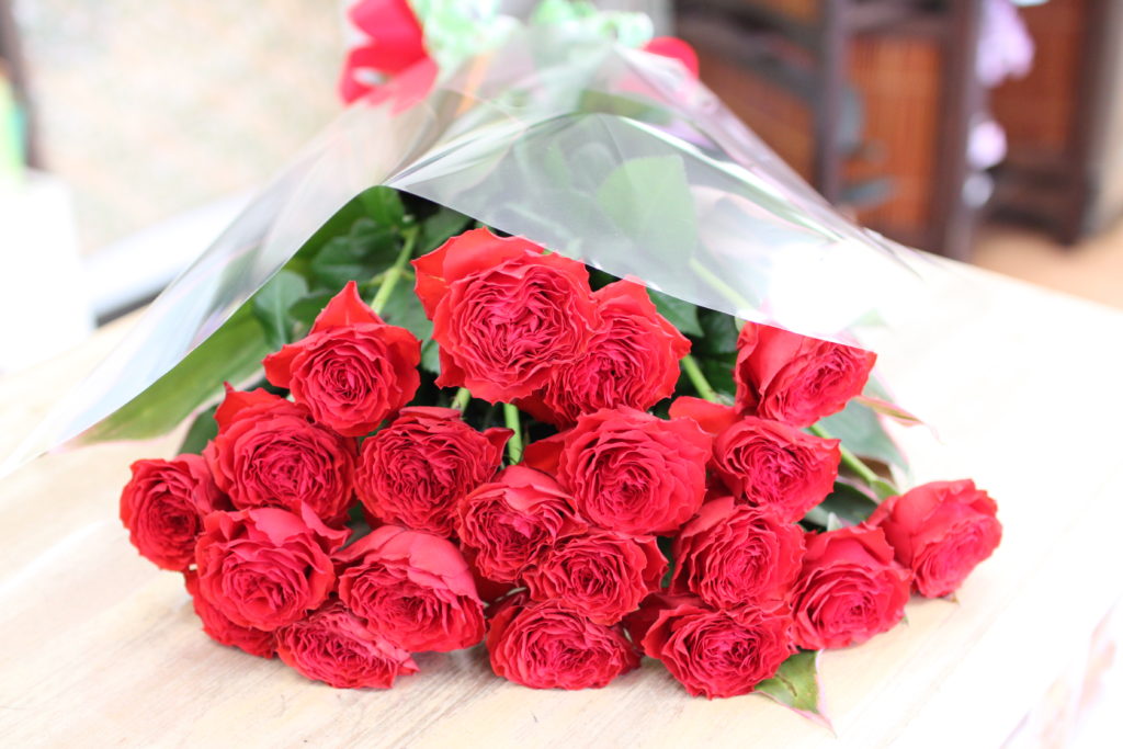 赤バラ「ファーストエディション」20本の花束