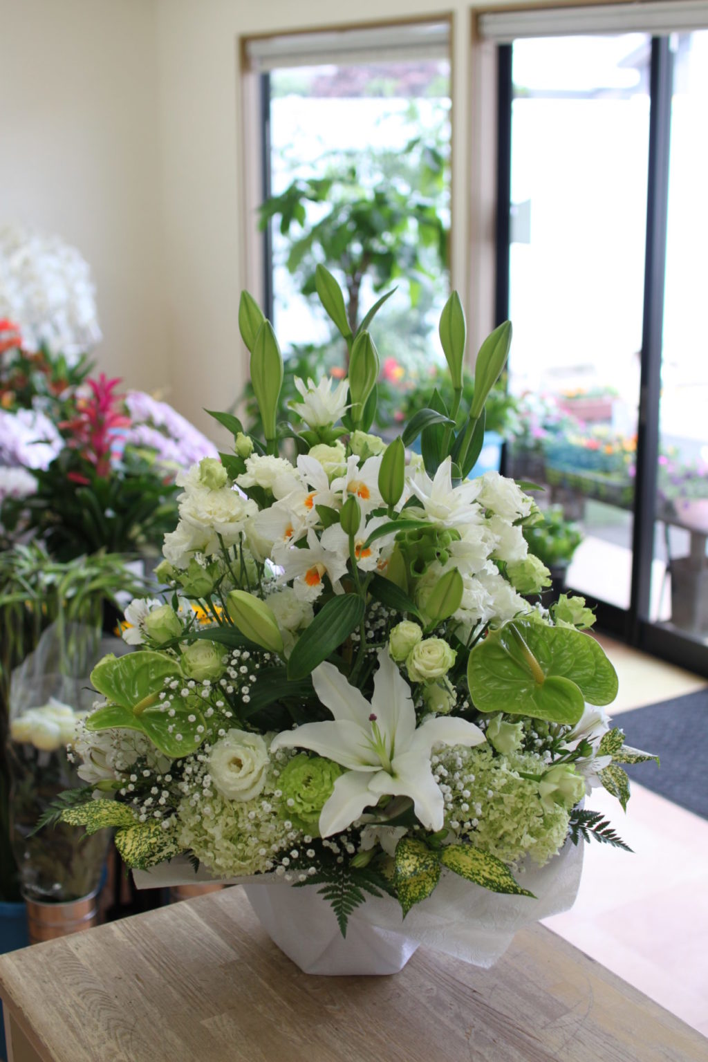 Western flower offering arrangement: 7,700 yen tax included
