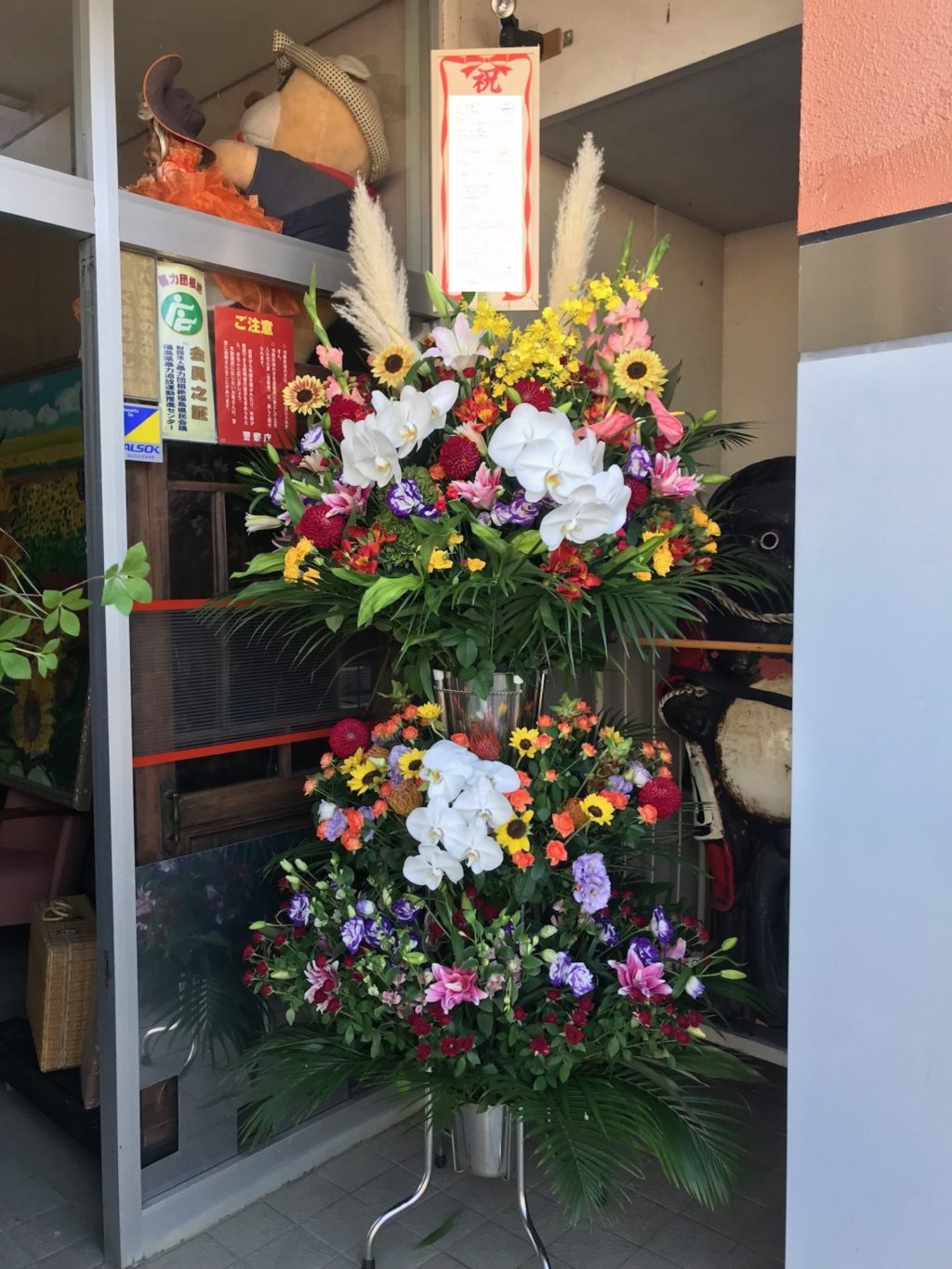 Celebratory flowers 3-tier: 33,000 yen tax included and up