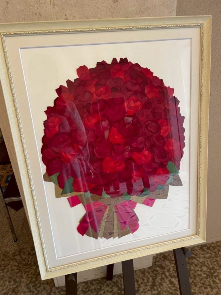 プロポーズで贈られた赤薔薇108本が押し花に