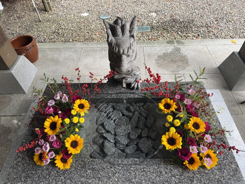 制作途中③:トルコキキョウ・染雪柳・行李柳を入れたところ